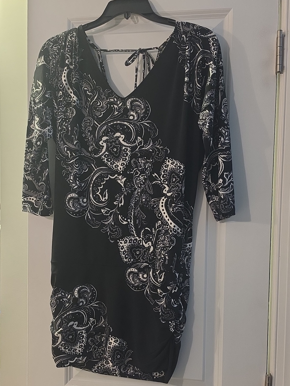 Black Paisley V-Neck Tie-Back Women's TUNIC WHITE HOUSE BLACK MARKET